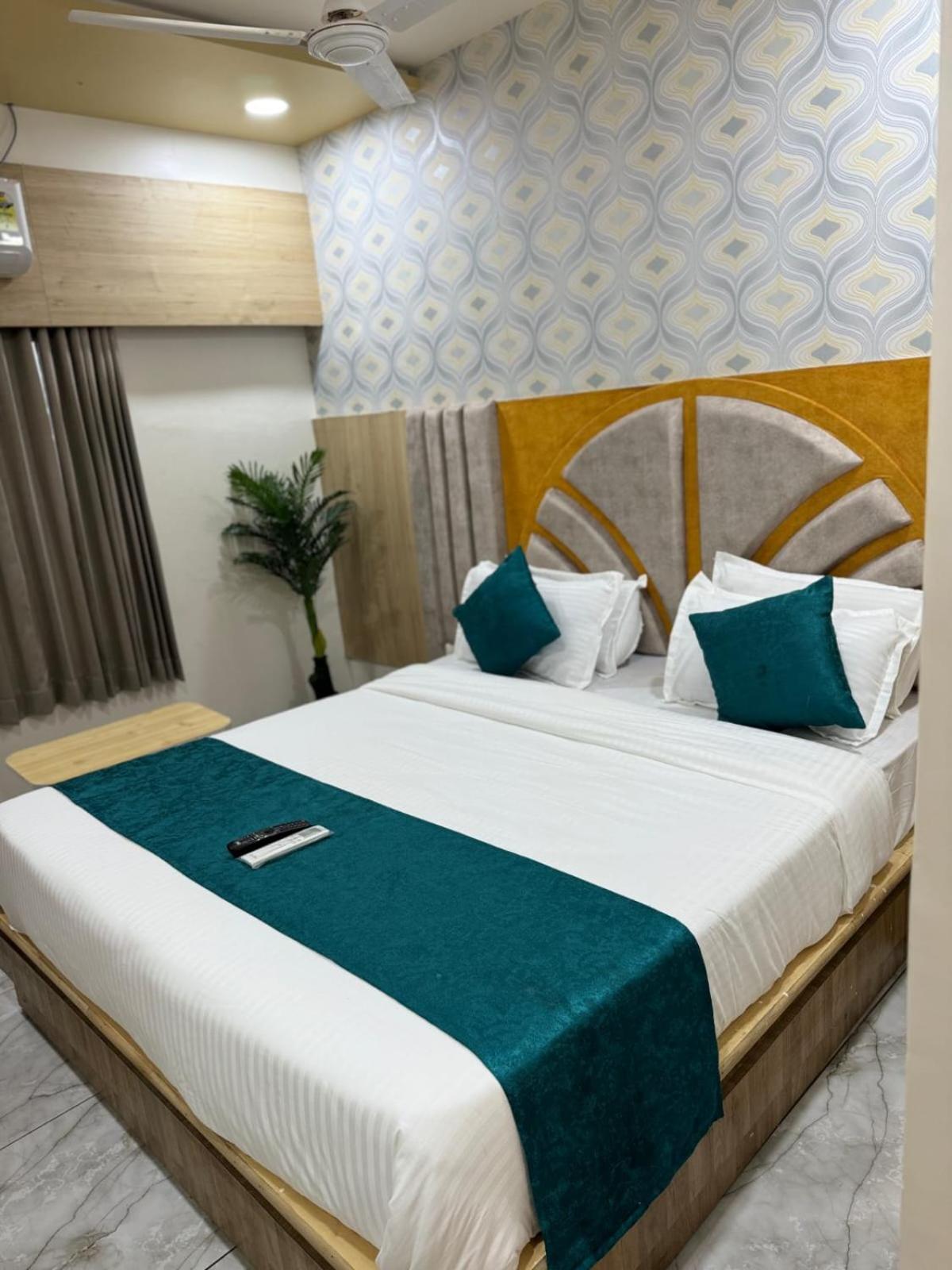 Hotel Alpine Ahmedabad Extérieur photo