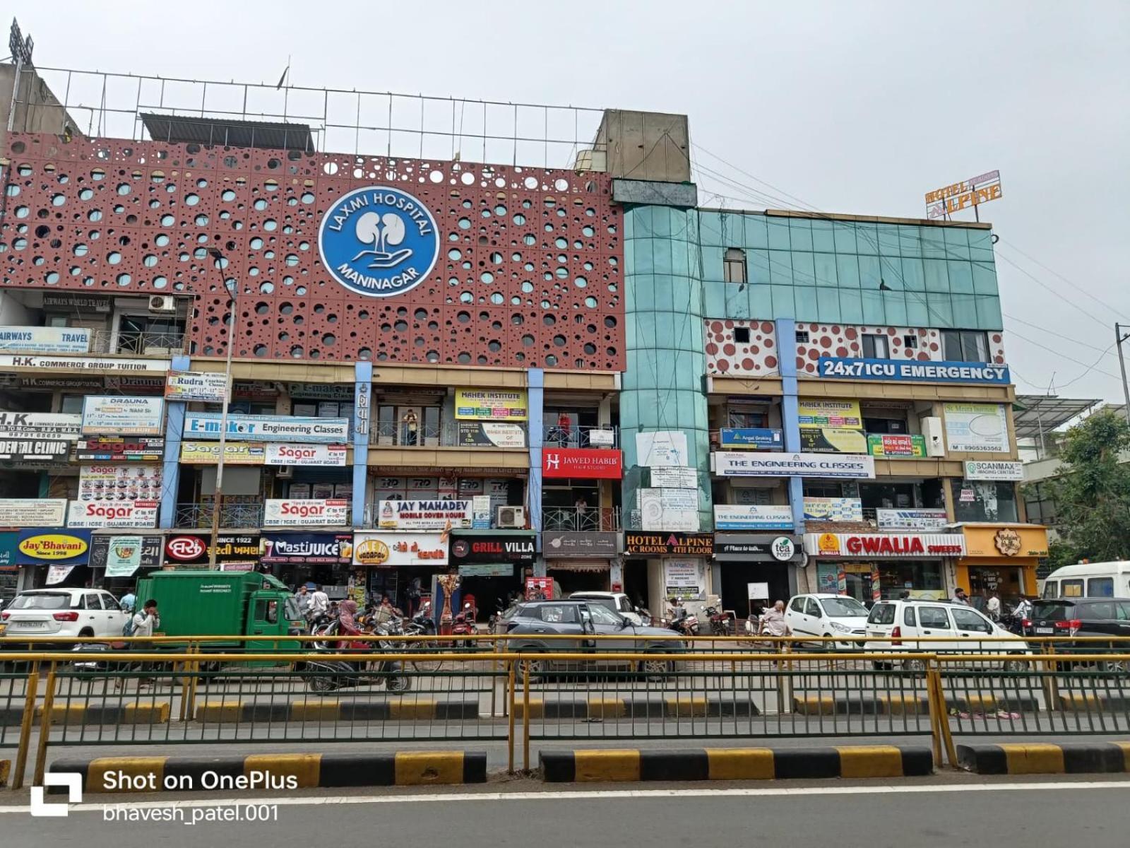 Hotel Alpine Ahmedabad Extérieur photo